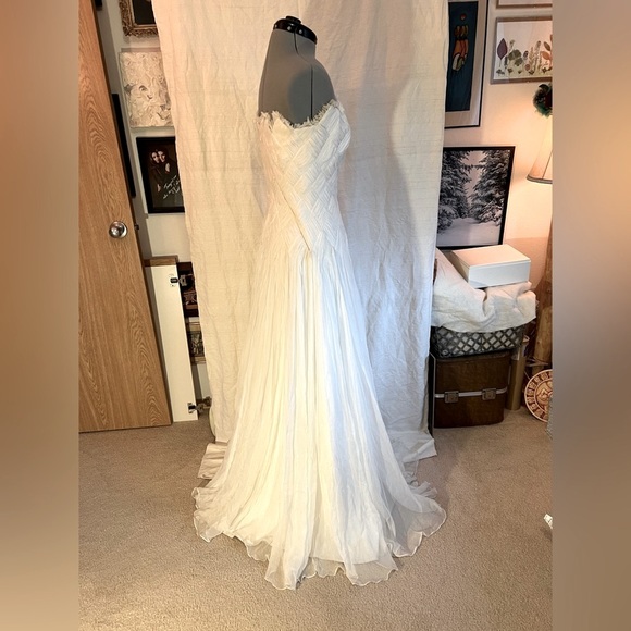 Tadashi Shoji ivory strapless size 6 100% crinkled silk chiffon formal dress - Picture 10 of 16